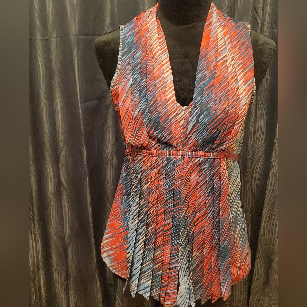 Sleeveless Pleated Shirt